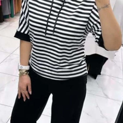 Ensemble pour femme : haut rayé et pantalon de couleur unie
